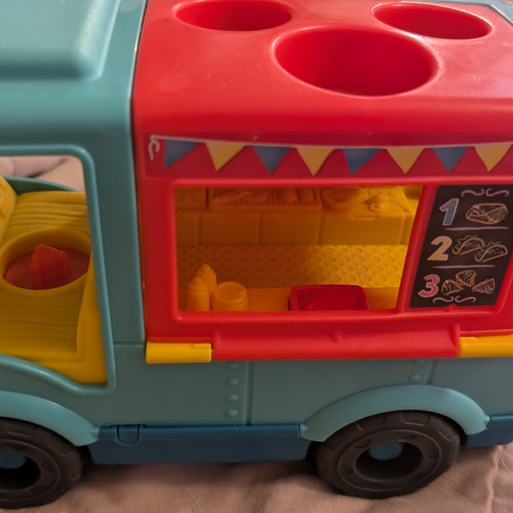 Fisher-Price Little People Serve It Up